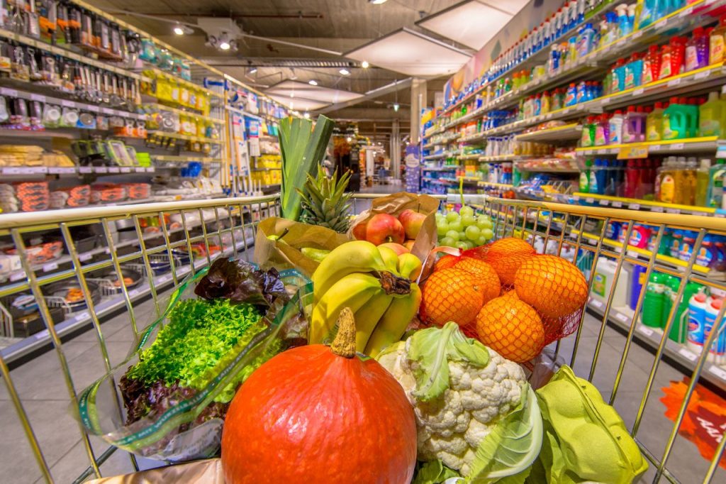 Desde 2022, o cabaz alimentar encareceu mais de 35%. Perceba o que está a pesar na carteira das famílias portuguesas, e porquê